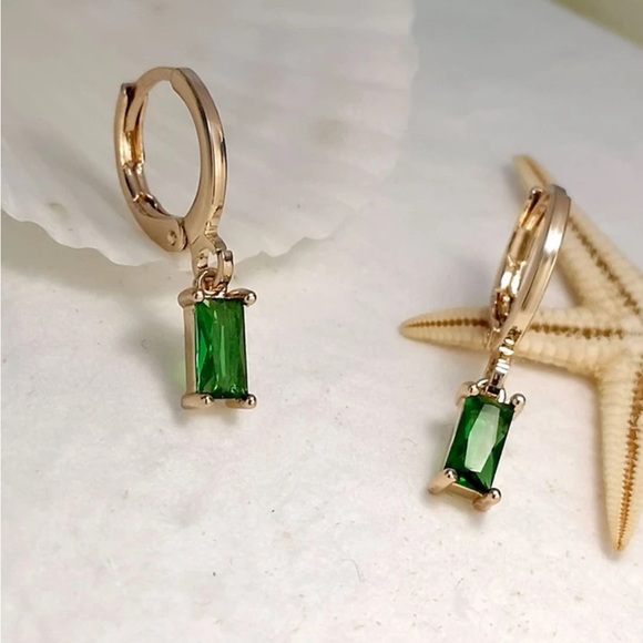 7/$30 Hypoallergenic Green Huggie Hoop - Picture 2 of 7